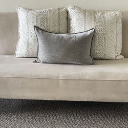 White Couch With 3 Throw Pillows 