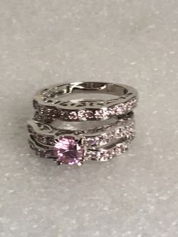 WOMENS RING SIZE 7 VERY BEAUTIFUL RHINESTONE RING