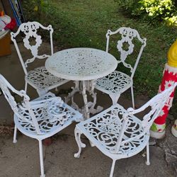 Vintage Ornate 5 Piece Wrought Iron Table & Chairs