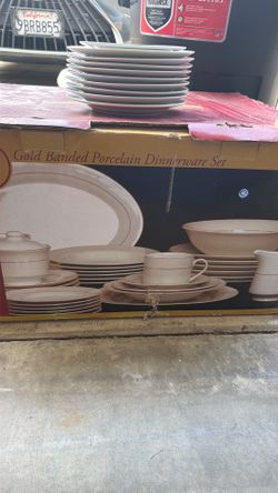 Dinnerware set 65 piece