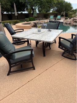 Mallin patio dining table & 4 chairs $600