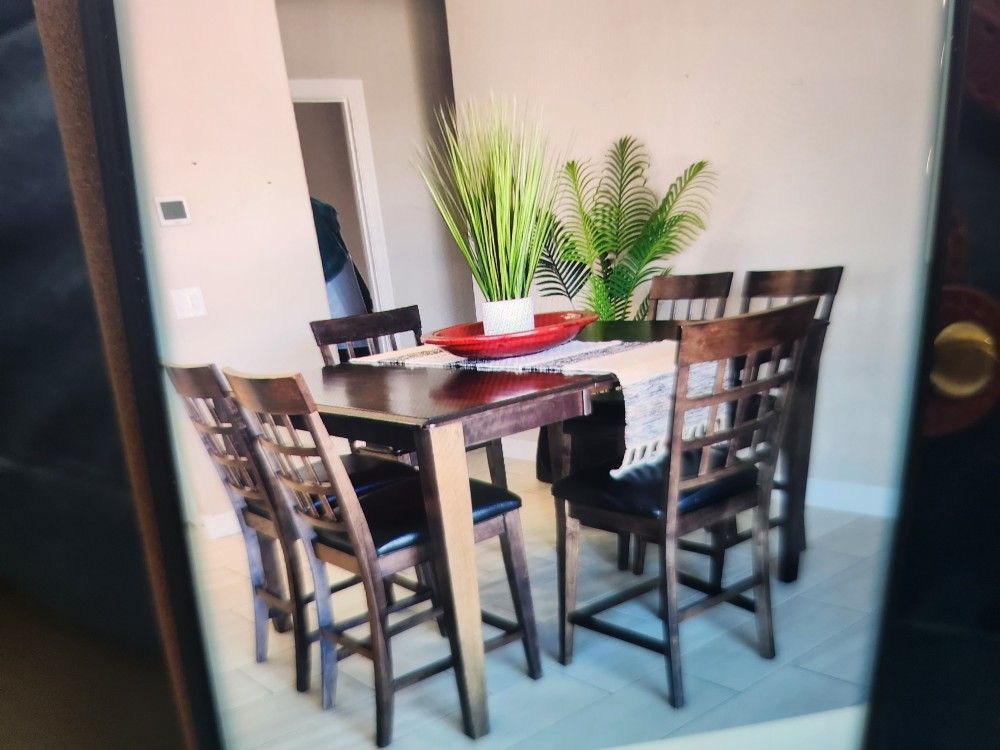 Dining Table With Built-in Leaf 54"×36//54"