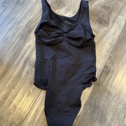 2x Bodysuit