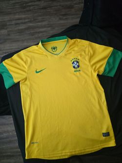 BRAZIL 2013 2014 HOME FOOTBAL SHIRT SOCCER JERSEY NIKE Size L  (fits like a medium)