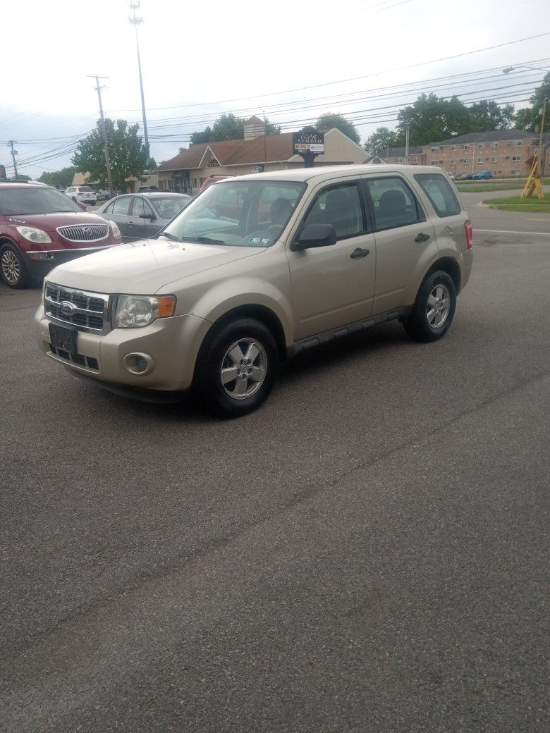 2010 FORD ESCAPE 4X4
