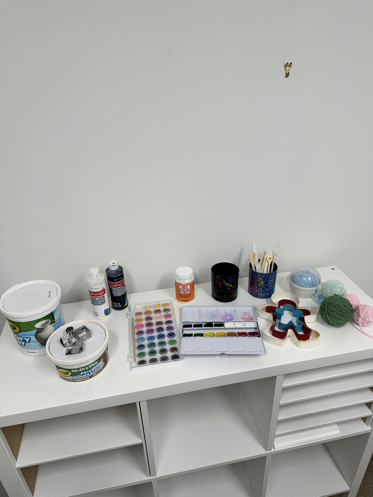 Art & Crocheting/School Supplies: Paint, Brushes, Modeling Clay, Yarn Etc. Bulk Lot