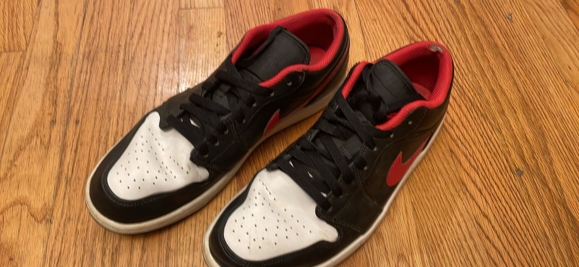 Low Top Air Jordan Size 11 Men’s