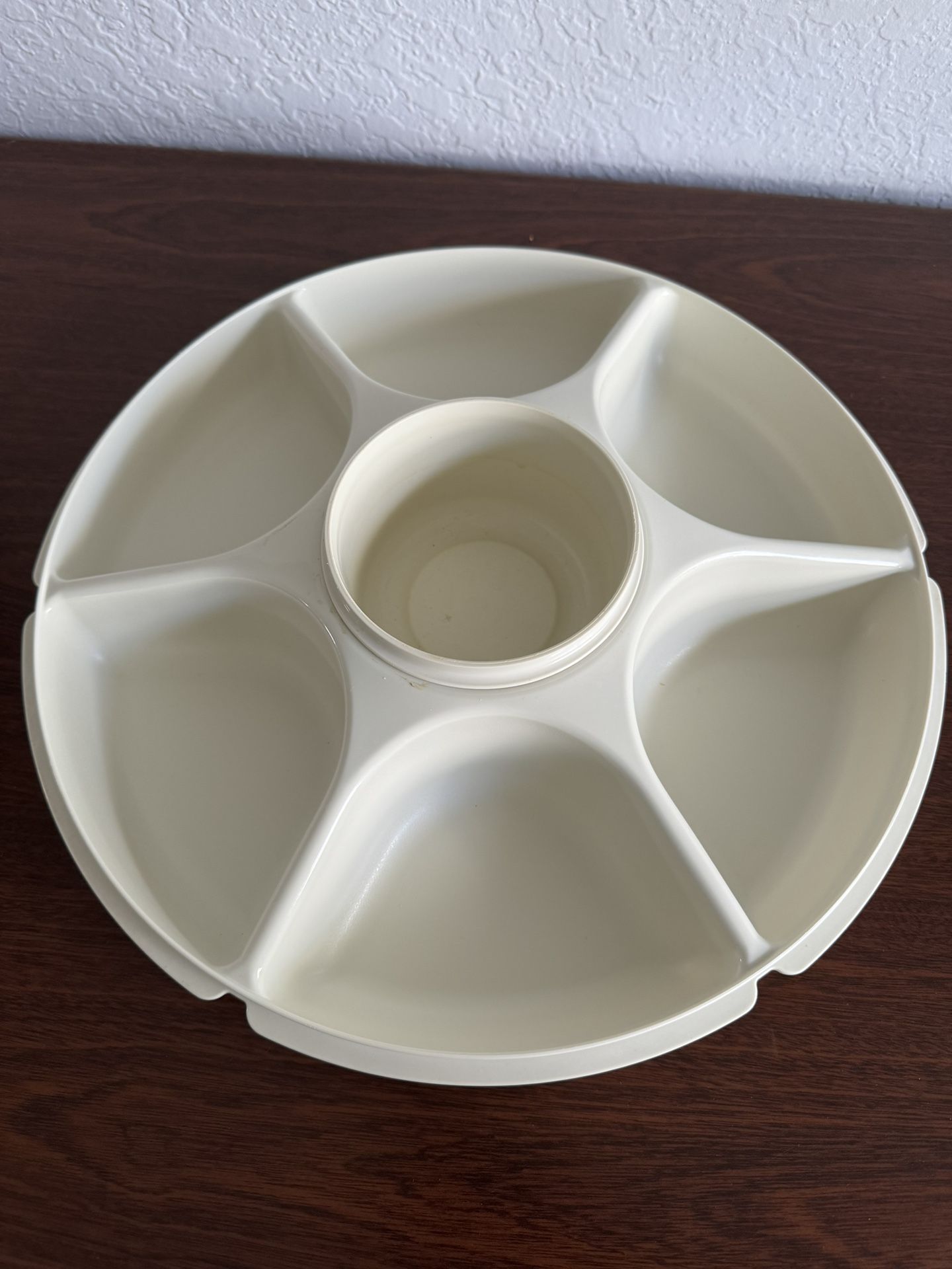 Tupperware Vegetable Snack Relish Divided Serving Tray Beige