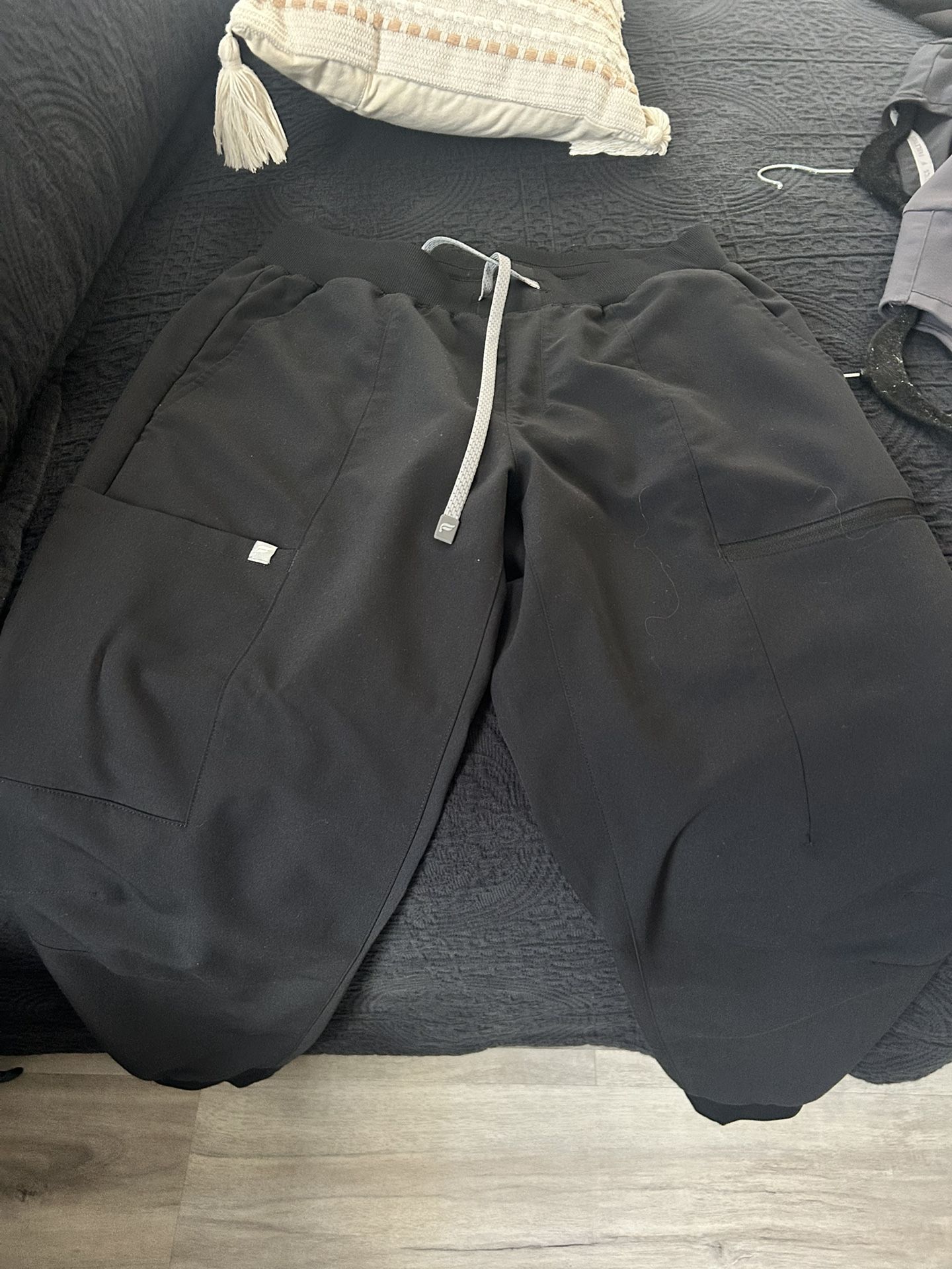 Women Scrubs 4 Sets Of Pants And Top 