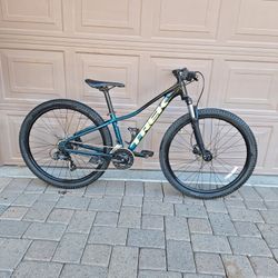 TREK MARLIN  5 MOUNTAIN BIKE 27.5 INCH LIKE NEW ( CHECK MY OTHER BIKES )