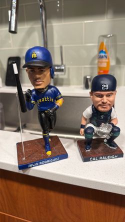 Julio Rodríguez and Cal Raleigh bobble heads