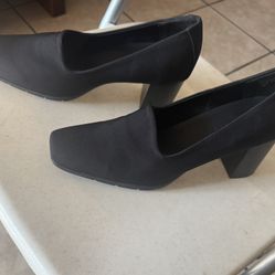 Size 7.5 Women: Aerosoles Midnight Heeled Pump Black Stretch