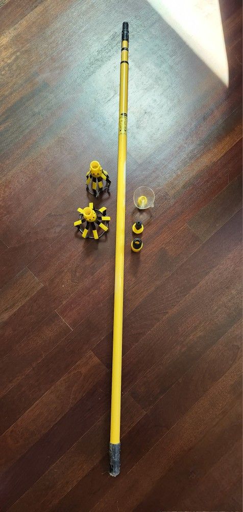 11 Foot Pole Light Bulb Changer Kit with 5 Attachments.
One of the Spring Loaded heads is stretched out a bit.
*** Cash 💸 only, please. Local pick-up