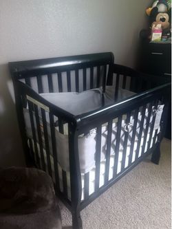 Dream On Me Aden 4-in-1 Convertible Mini Baby Crib, GREENGUARD Gold & BSA Certified, Sustainable Pinewood, Non-Toxic Finish, 3 Mattress Heights, Conve