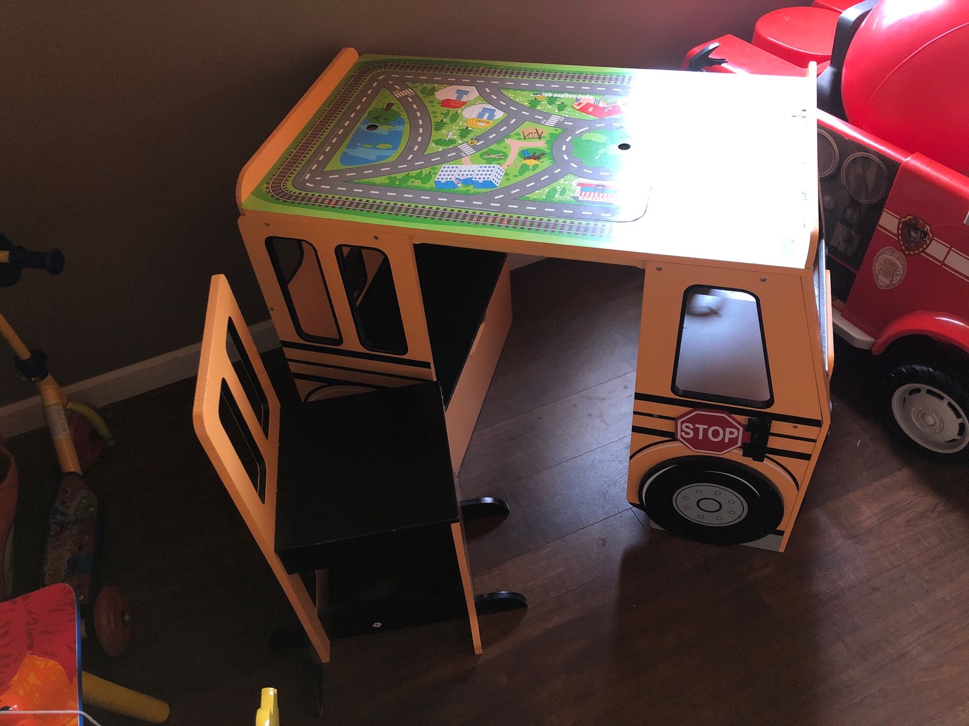 Kids desk