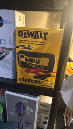 Dewalt lithium jump starter with USB power bank 2500 peak amp