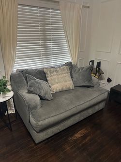 Gray Fabric Loveseat with Throw Pillows
