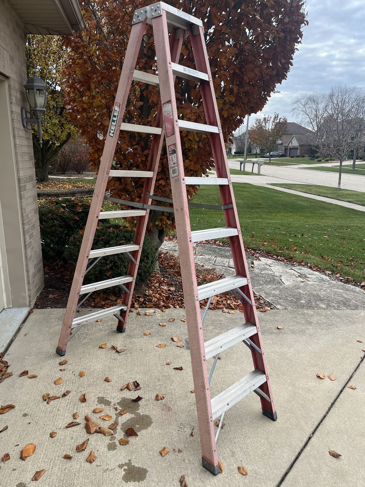 Keller 8’ Fiberglass twin step type 1A 300lb duty rated step ladder