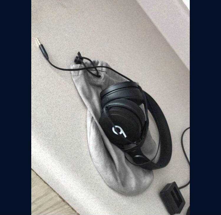Dr. Dre Beat Headphones (Black)