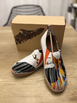 UIN Reindeer Dream Toledo Art Shoes Women 6.5 Travel Slip On Canvas Sneakers NEW