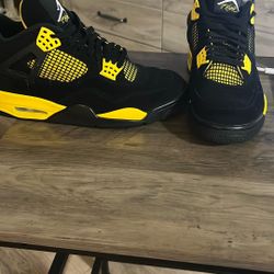 Jordan 4 -Thunder 