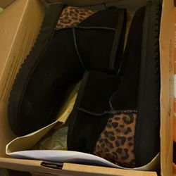 Ugg Boots Black W Leopard Low Top Winter Brand New In Box Size 6 