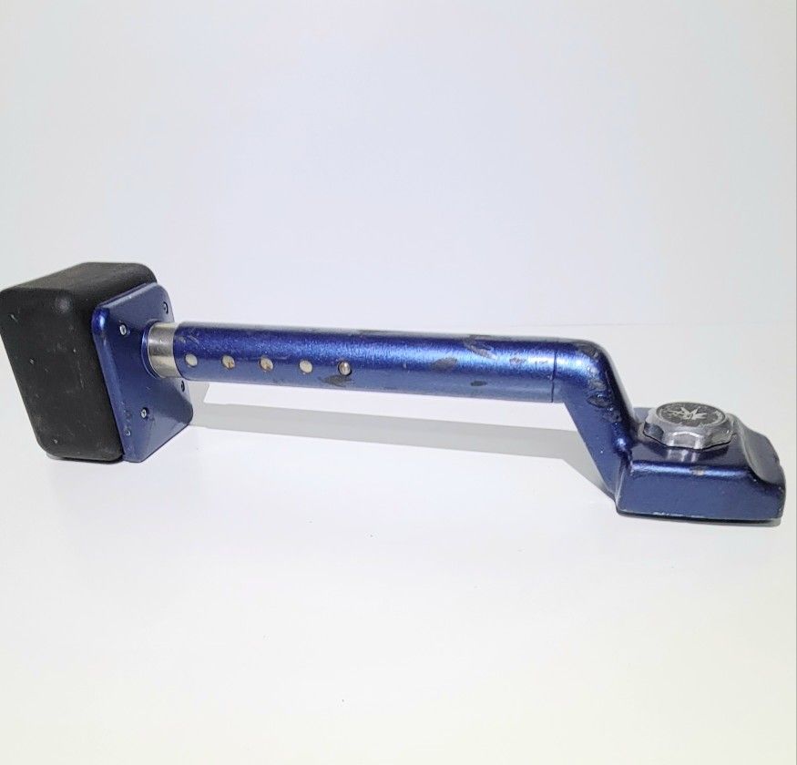Crain Cutter Deluxe Carpet Knee Kicker with Adjustable Length from 17 in. to 21 in.
