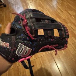 A2000 Elly De La Cruz model