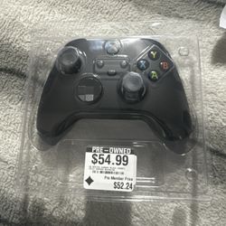Black xbox series X controller 