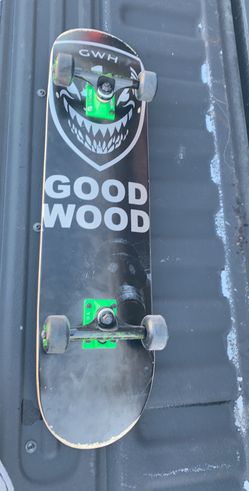 Custom complete skateboard