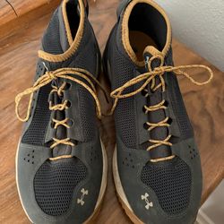 Men’s Under Armor tennis shoes