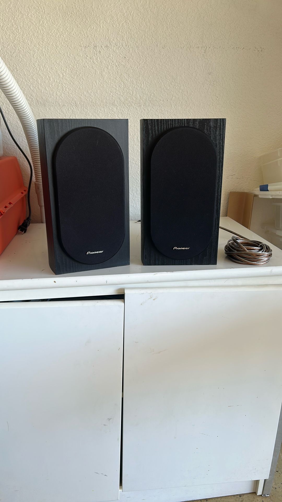 Pioneer Speakers: 12x7x8.