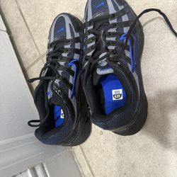 Boys sneakers 6.5