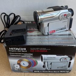 Hitachi DZ-HS300A DVD Video Camera Recorder W/ Charger Battery Tested & Working 