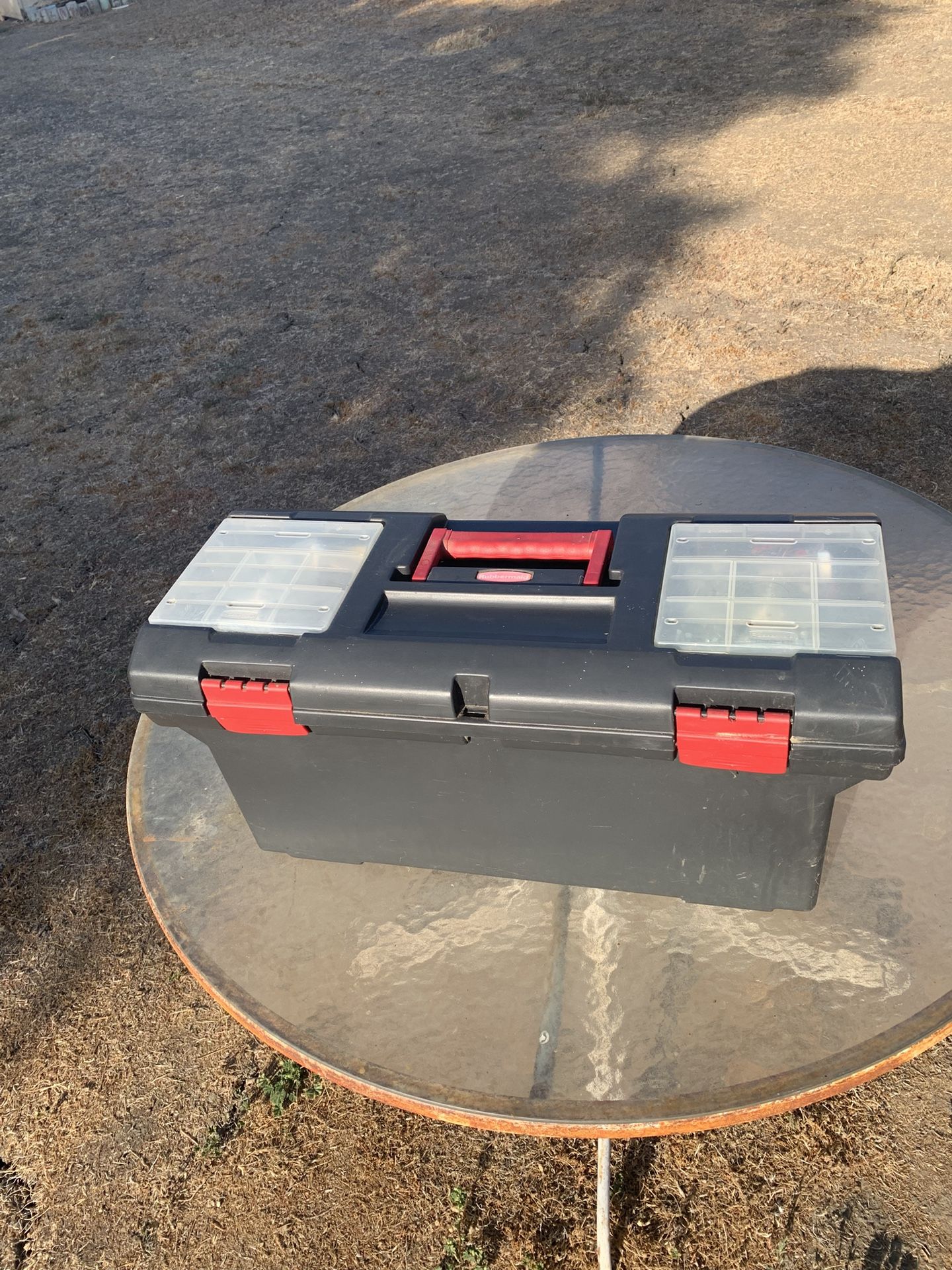 Rubbermaid DURABUILT 20" Black Toolbox w/Tray