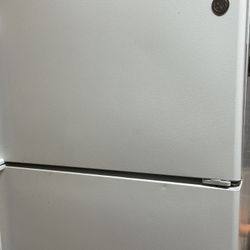 GE Refrigerator 