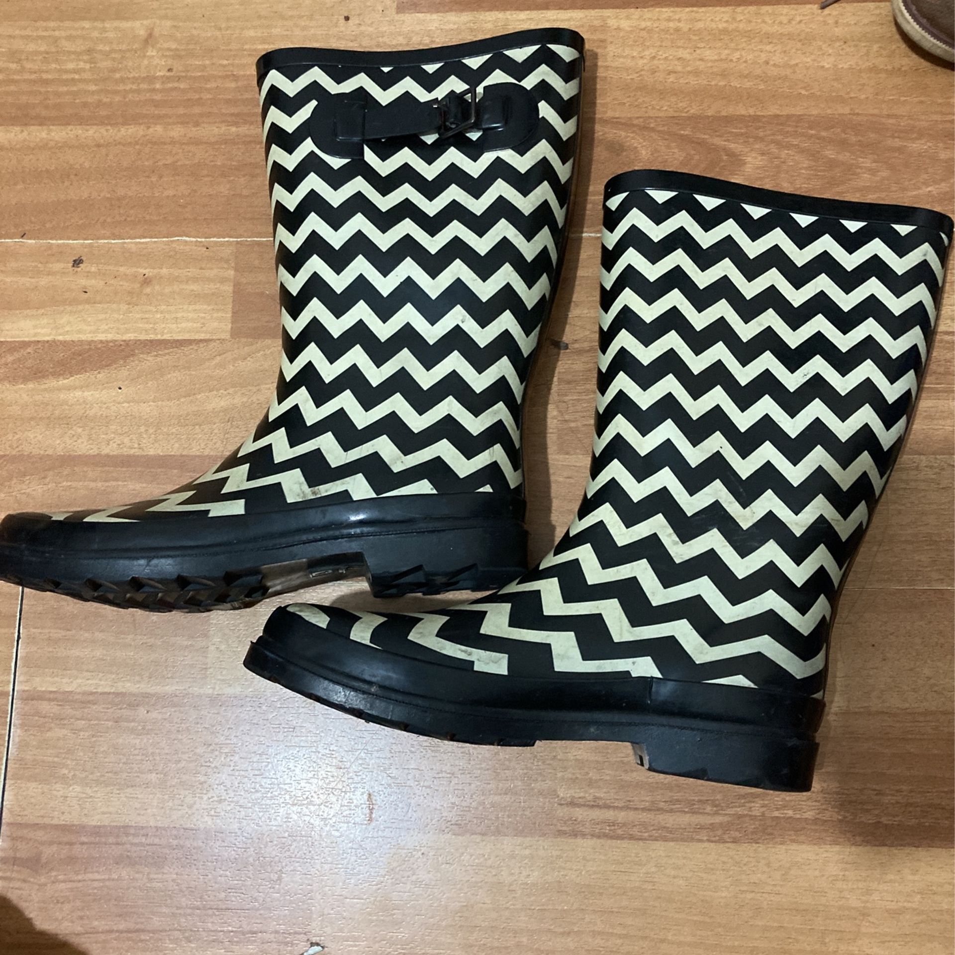 Free Rain boots Size 8 