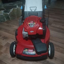 Toro recycler smart stow 22 " 7.25 h/p high wheel self propelled mower with bagger (Like New)
