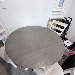 Extandable dinning set 4 chairs