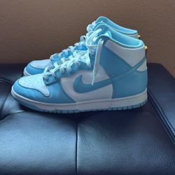 Air Jordan 1 (University Blue)