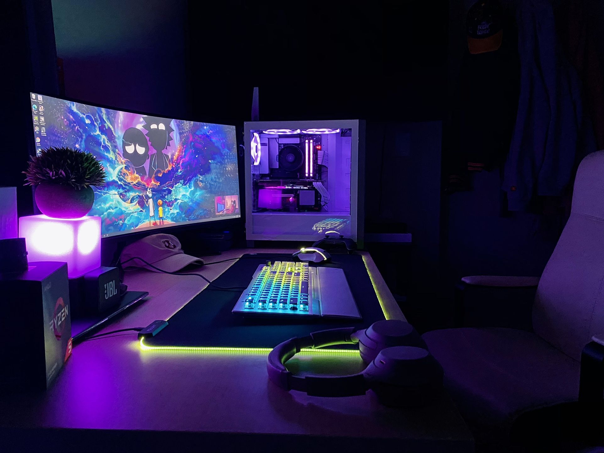 Attractive Computer Beautiful Gaming+Work PC With Carrying Case for Sale in Houston, TX ...