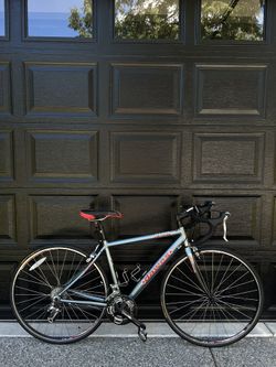 Dawes 2100 lightning Road Bike 