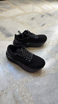 Brooks Max sneakers