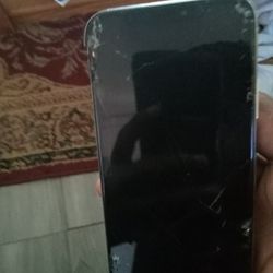 Iphone Xs With Brkken Screen Comes With Airpod Pros 
