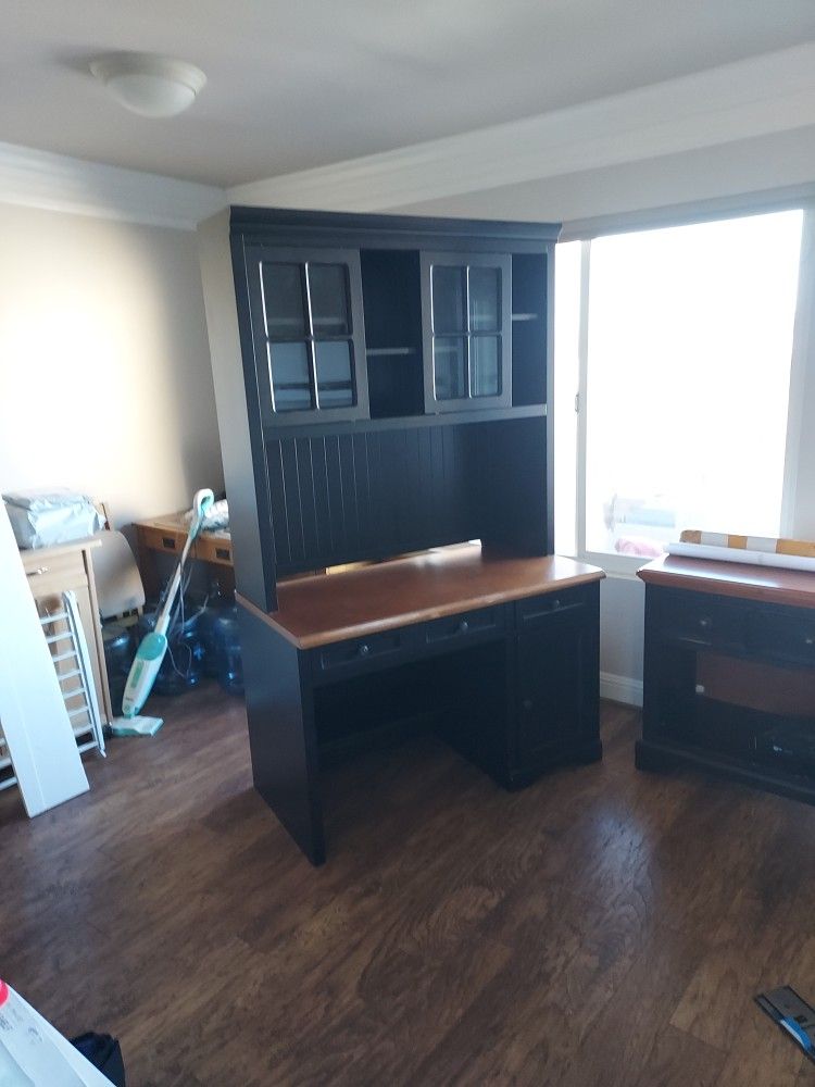 High End Desk And Hutch