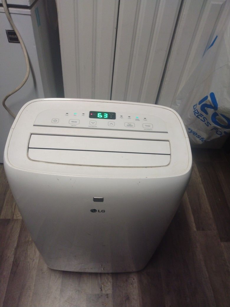 LG LP0721WSR 7000-BTU White Vented Portable Air Conditioner