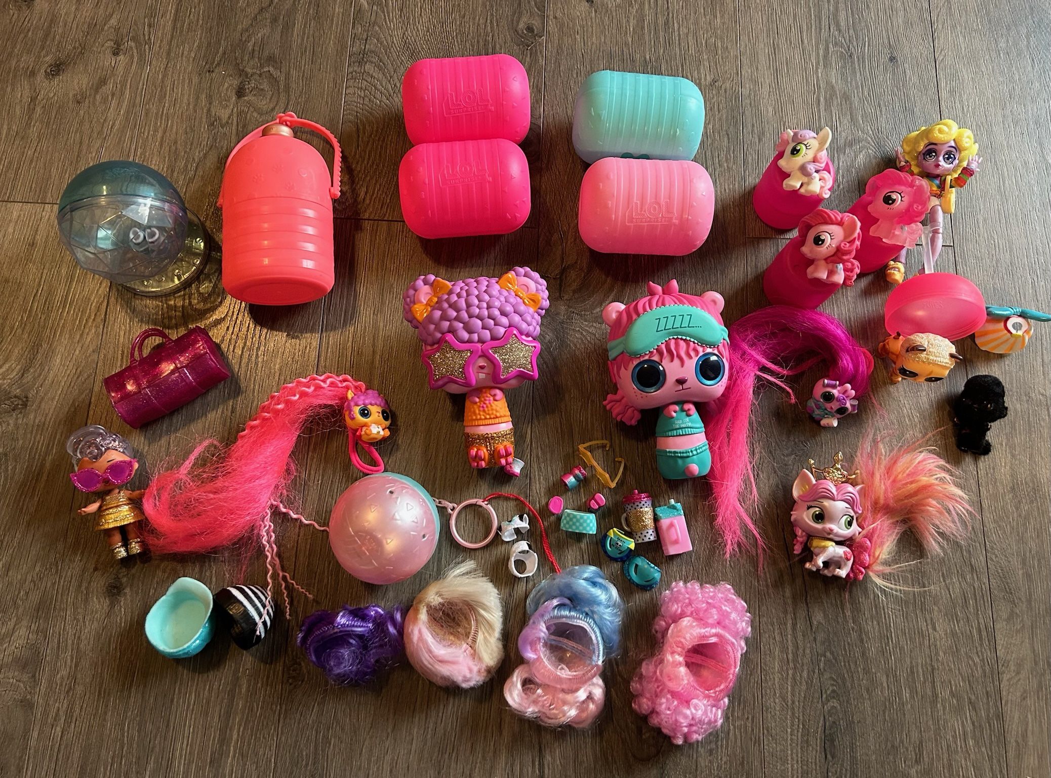 Misc LOL Surprise Bundle Of Dolls With Extra Accessories And A Capsule Chix