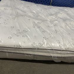 Super Thick Pillow Top Queen Mattress.  I Can Also Deliver.