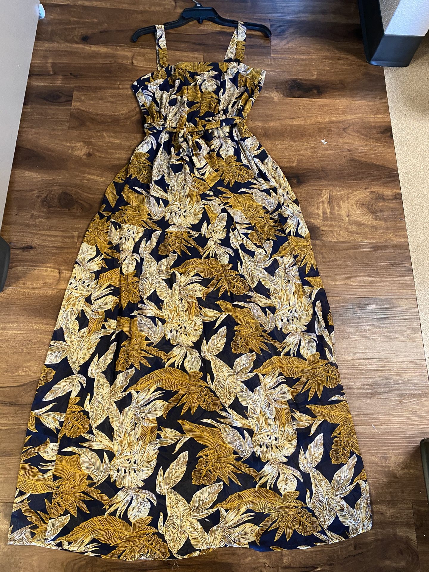 Brand New Womans Forever 21 brand Gold Floral Sun  Dress Up For Sale