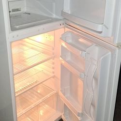 24" Apartment Size Ge  Refrigerator 